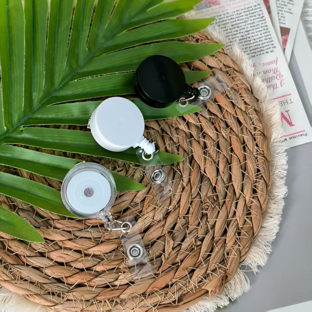 $5/8pcs Rotatable badge reel